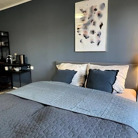 Gemuetliches Mit Bad Und Eigenem Eingang In Altstadtvilla דירה *