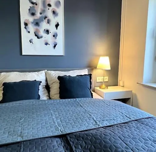 Gemuetliches Mit Bad Und Eigenem Eingang In Altstadtvilla Διαμέρισμα